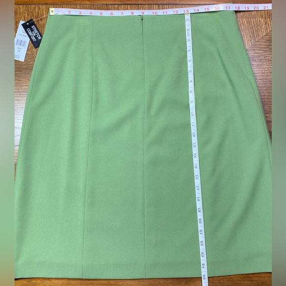 NWT JM Studio by John Meyer Sage / Green Stretch Pencil Skirt
Size 14 - Picture 3 of 9